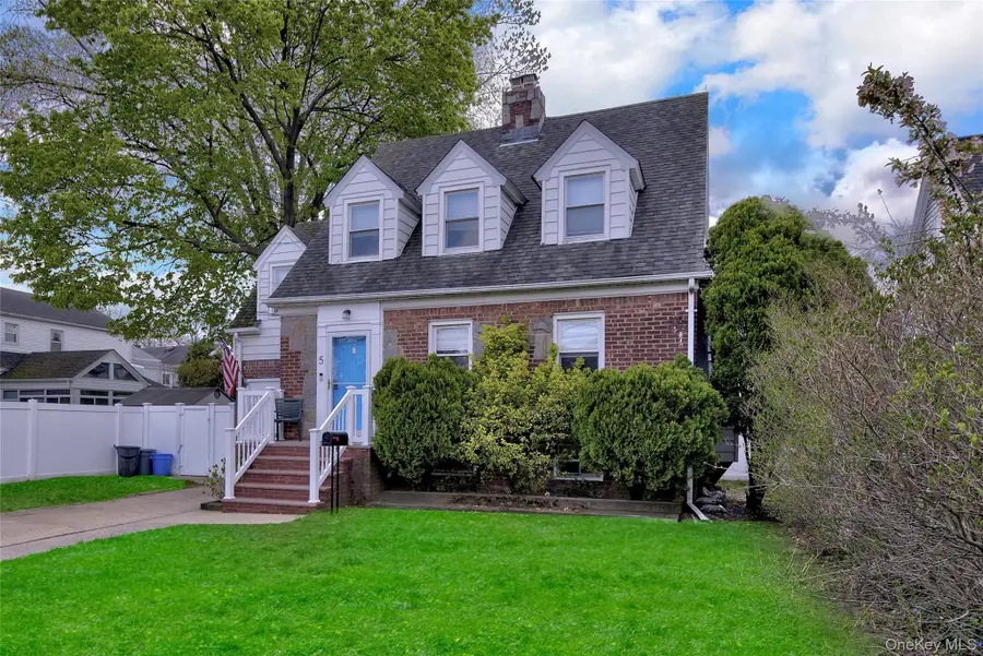 5 Argyle Road, Merrick, NY 11566 - #2