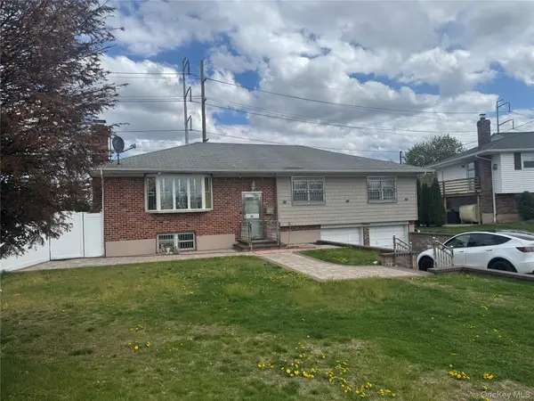 12 Hilton Court, Hicksville, NY 11801