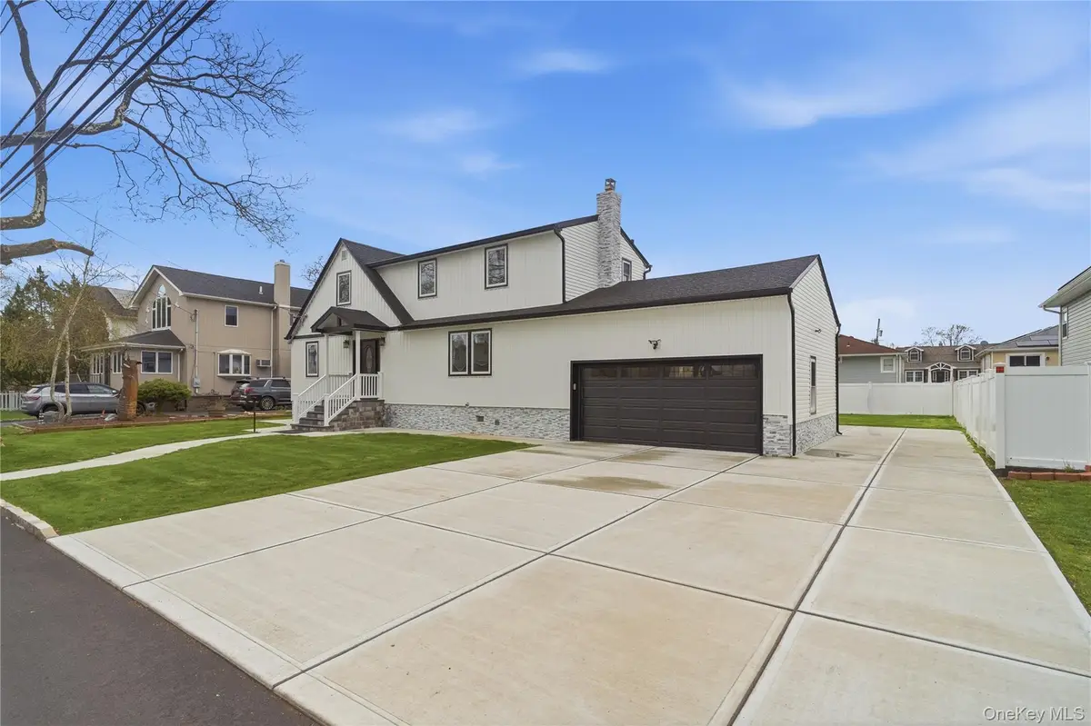 219 Granada Parkway, Lindenhurst, NY 11757 - #1