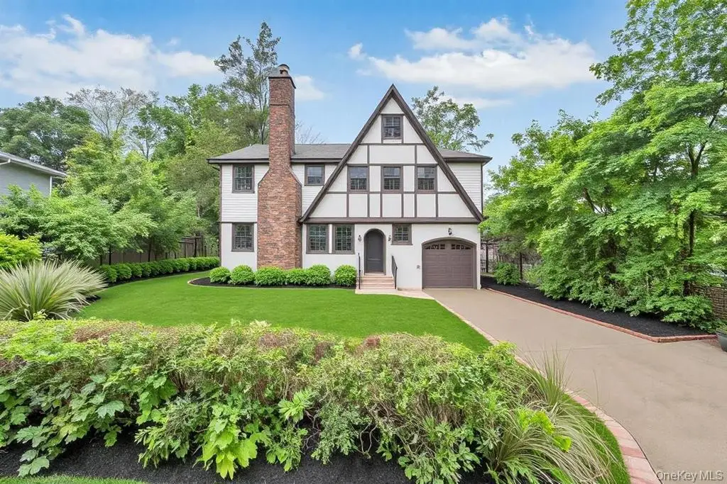 6 Sheffield Road, Great Neck, NY 11021 - #1