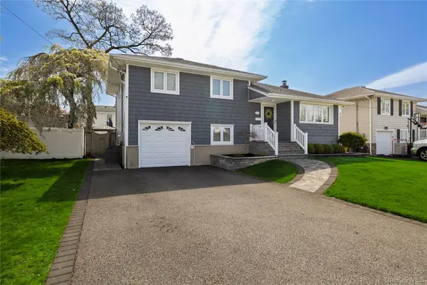 17 6th Avenue, Massapequa Park, NY 11762