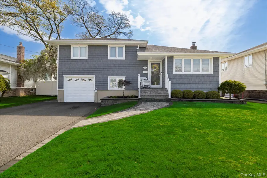 17 6th Avenue, Massapequa Park, NY 11762 - #2