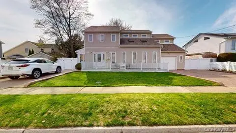 53 Coolidge Avenue, Amity Harbor, NY 11701