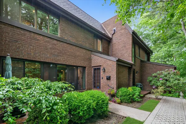 41 Spring Hollow, Roslyn, NY 11576