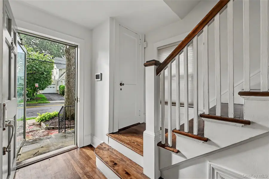 25 Vanderburgh Avenue, Larchmont, NY 10538 - #2