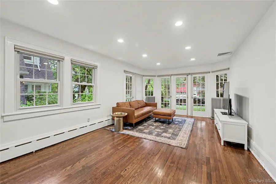 25 Vanderburgh Avenue, Larchmont, NY 10538 - #3