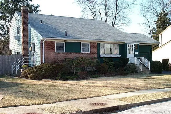 24 Jerold Street, Plainview, NY 11803