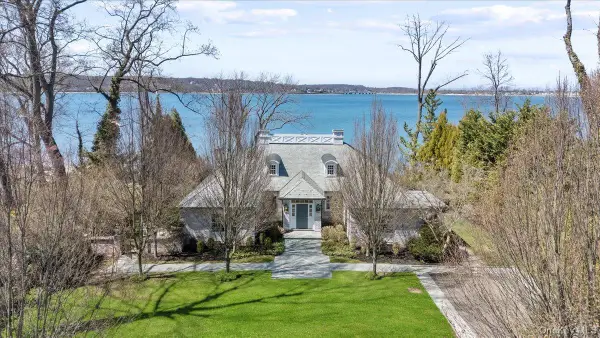 516 Centre Island Road, Centre Island, NY 11771