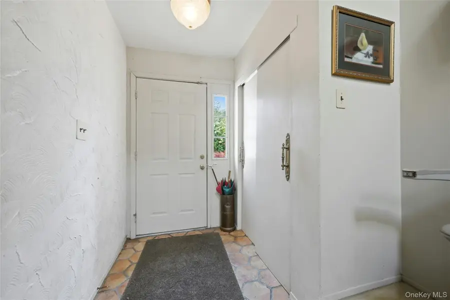 29 Jennings Lane, Woodbury, NY 11797 - #3