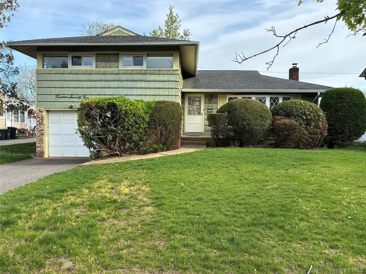 1474 Stephen Marc Lane, East Meadow, NY 11554 - #1