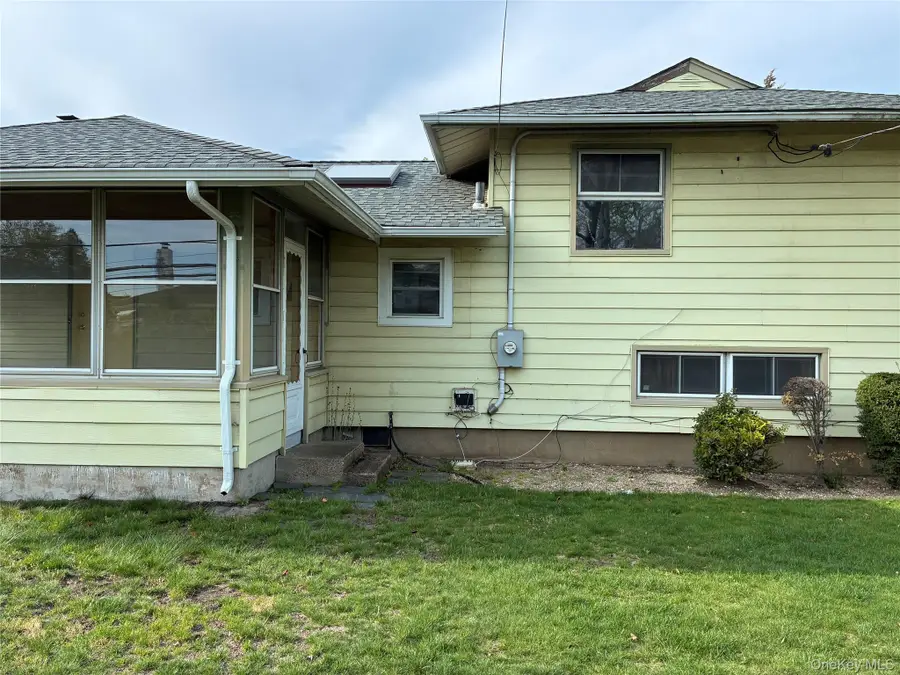 1474 Stephen Marc Lane, East Meadow, NY 11554 - #3