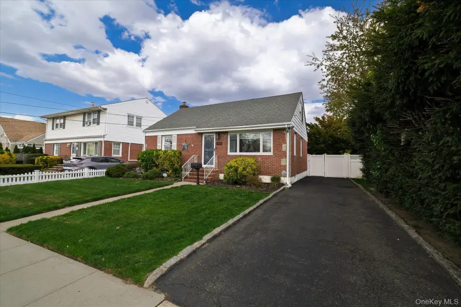2915 Laurel Avenue, Baldwin, NY 11510 - #2