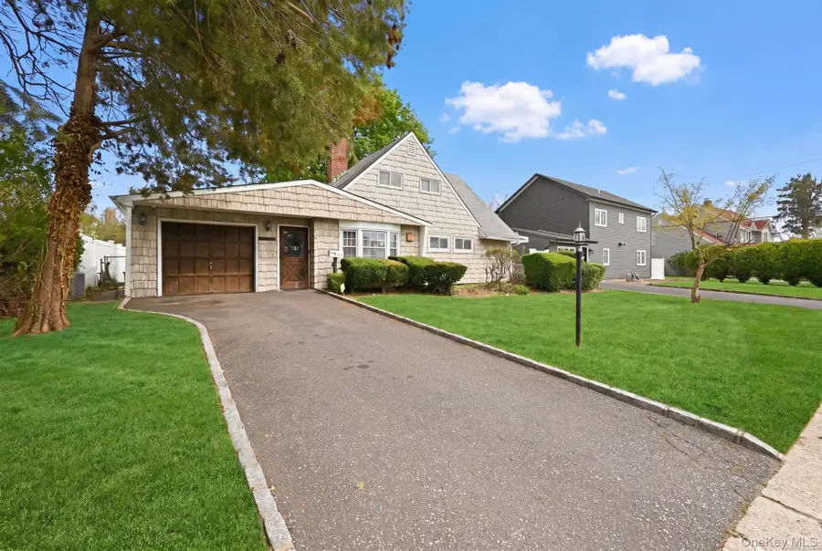 15 Bird Lane, Hicksville, NY 11801 - #2