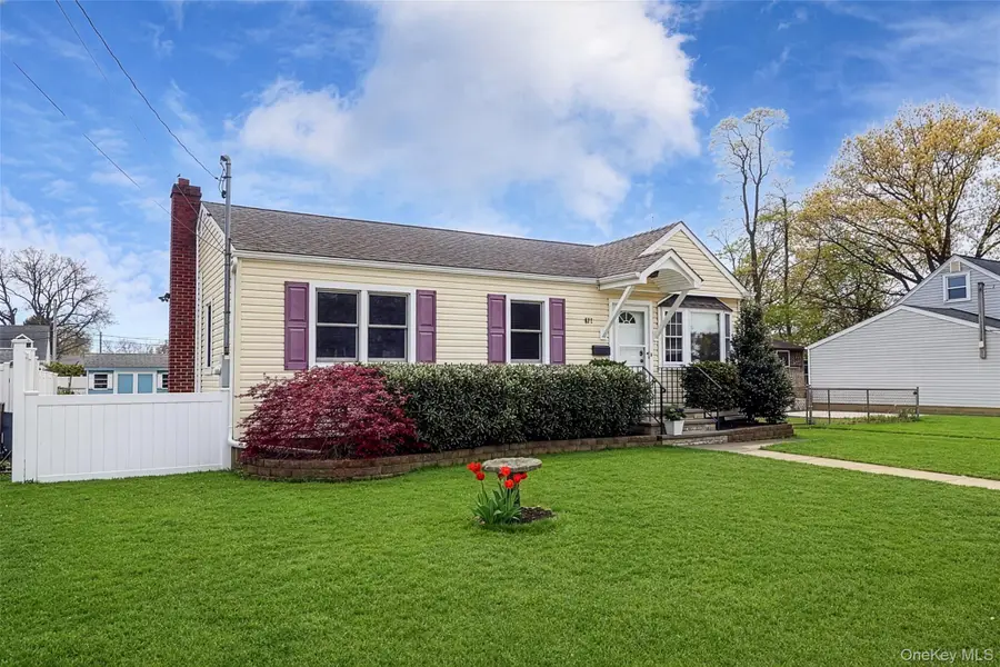 821 10th Street, West Babylon, NY 11704 - #2