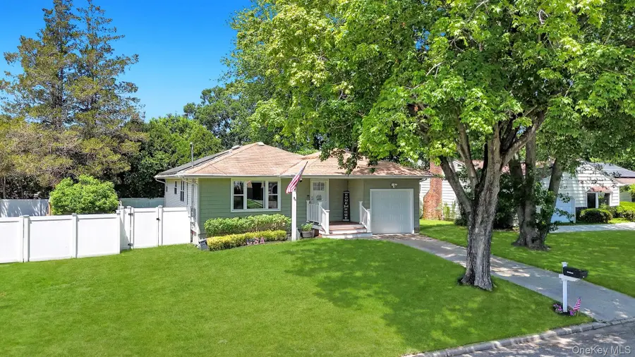 84 Oneida Avenue, South Setauket, NY 11720 - #3