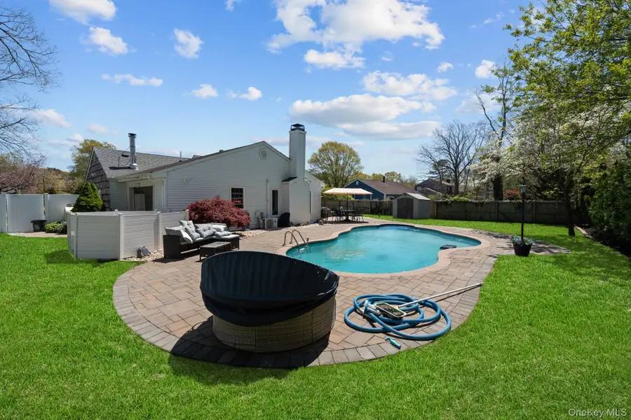 24 Gabon Lane, Coram, NY 11727 - #3