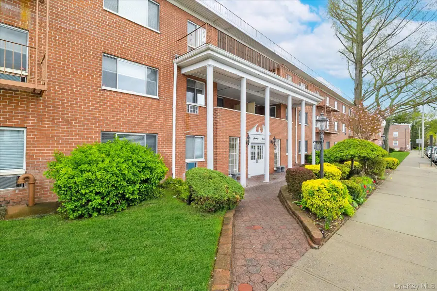 77 S Park Avenue #A4, Rockville Centre, NY 11570 - #2