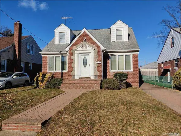 63 E Dover Street, Valley Stream, NY 11580