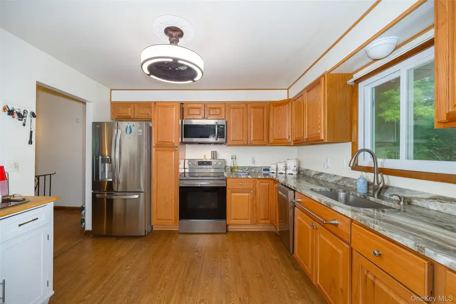 2 Lawrence Road, Hyde Park, NY 12538 - #2