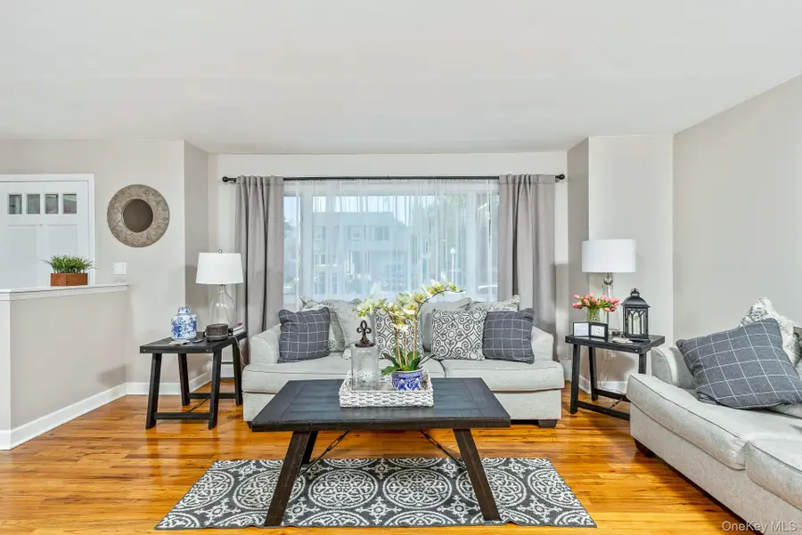 5 Regina Court, Huntington Station, NY 11746 - #3