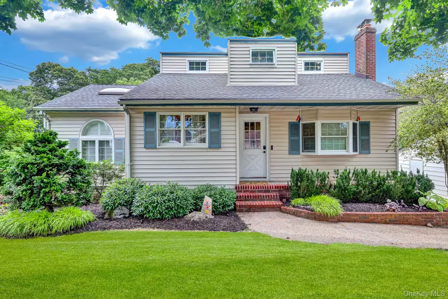 27 Mcgaw Avenue, Lake Grove, NY 11755 - #2