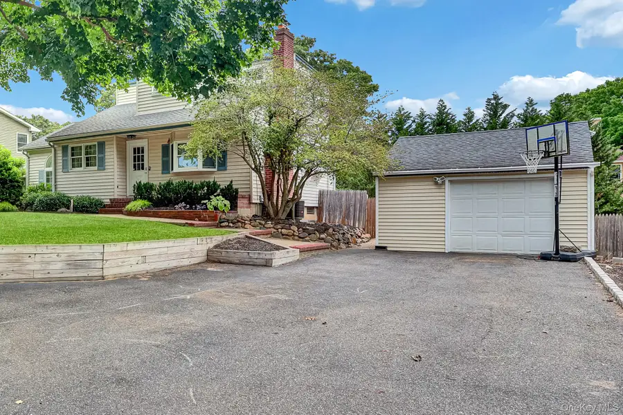 27 Mcgaw Avenue, Lake Grove, NY 11755 - #3