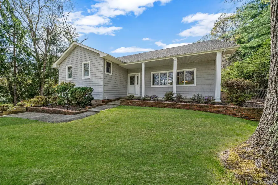 7 Carriage Court, Dix Hills, NY 11746 - #3