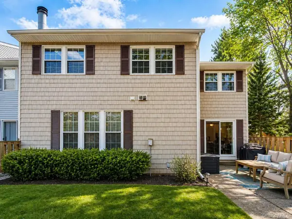 109 Aspen Drive E, Woodbury, NY 11797