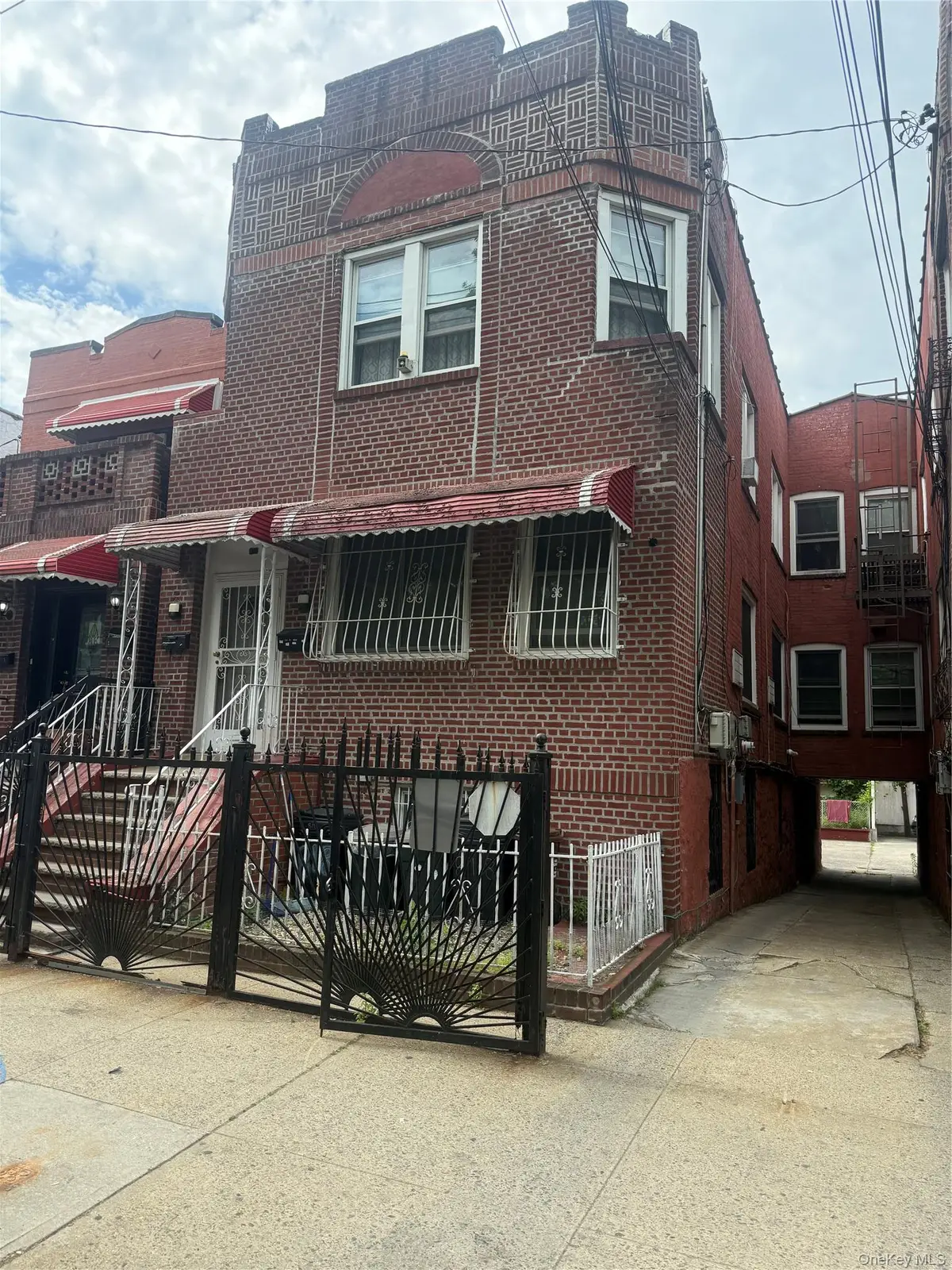 818 E 227th Street, Bronx, NY 10466 - #1