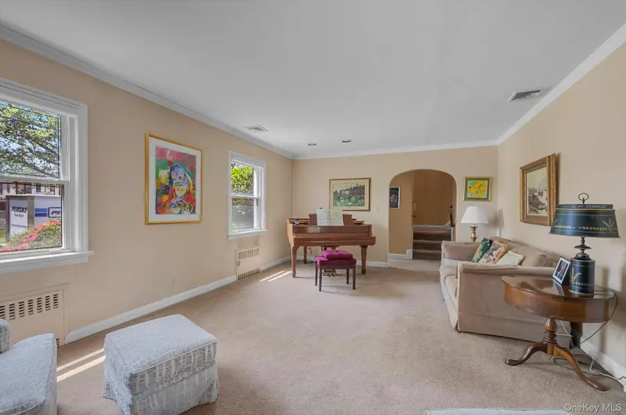 11 Garden Drive, Lynbrook, NY 11563 - #3