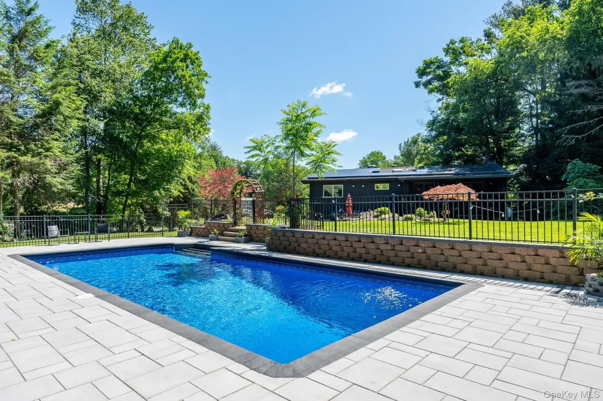27 Lakeview Avenue W, Cortlandt Manor, NY 10567 - #1