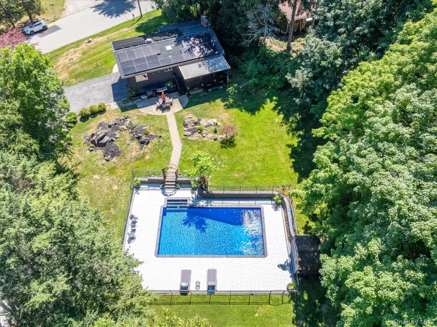 27 Lakeview Avenue W, Cortlandt Manor, NY 10567 - #2