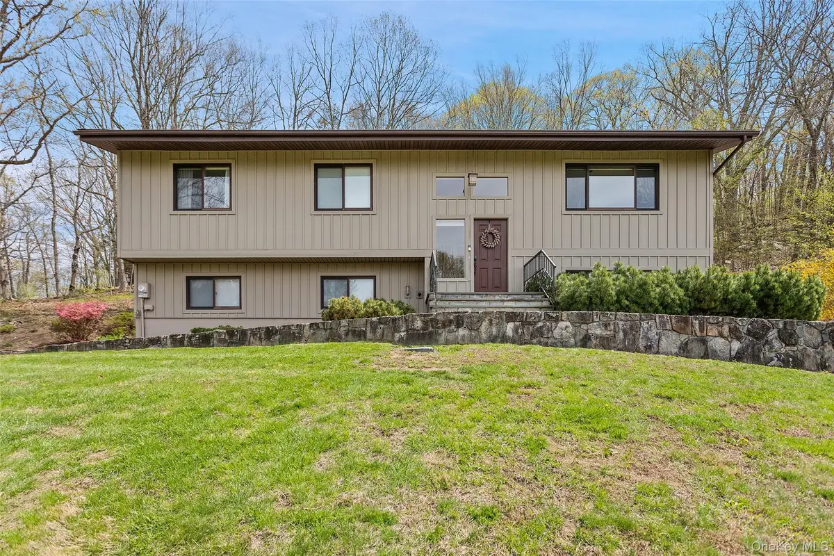 19 Crescent Lane, Putnam Valley, NY 10579 - #1