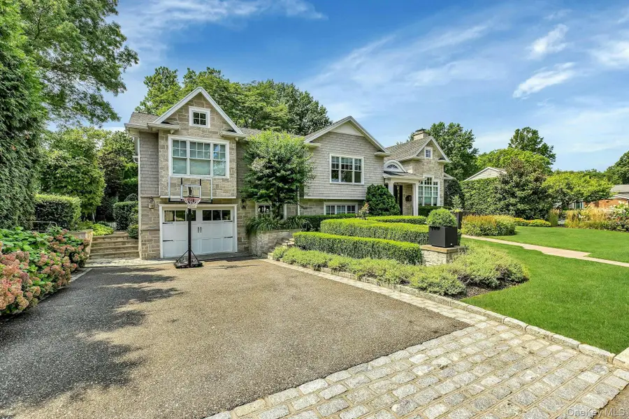 33 Harwood Drive E, Glen Cove, NY 11542 - #3