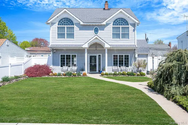 71 Hill Lane, Levittown, NY 11756