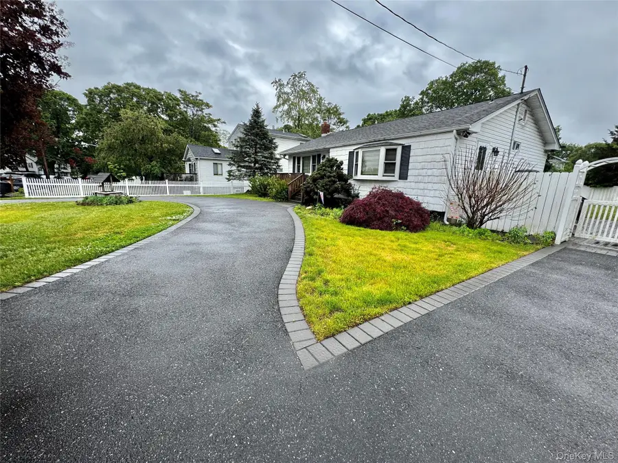 30 Woodmere Place, Selden, NY 11784 - #2