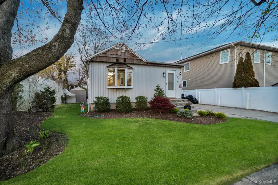 105 Thomas Place, Bellmore, NY 11710 - #3