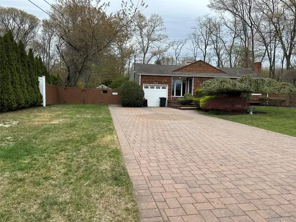 763 Pat Drive, West Islip, NY 11795