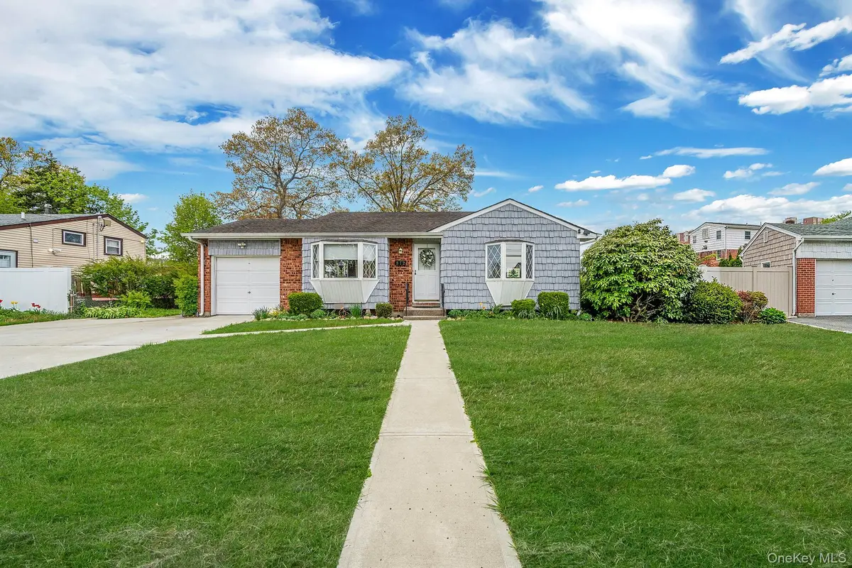312 W 16th Street, Deer Park, NY 11729 - #1