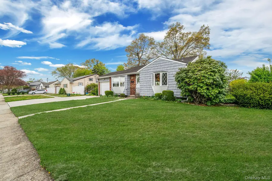 312 W 16th Street, Deer Park, NY 11729 - #2
