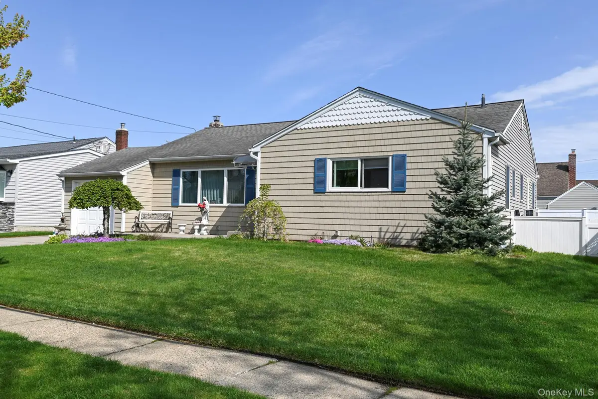 582 Western Park Drive, West Hempstead, NY 11552 - #1