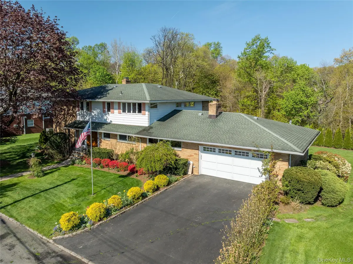 7 Parkway E, Yonkers, NY 10701 - #1