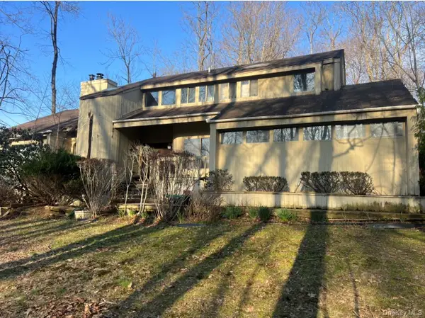 77 Gnarled Hollow Road, East Setauket, NY 11733