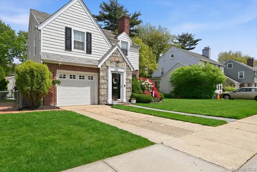 52 Wisteria Avenue, Mineola, NY 11501 - #2