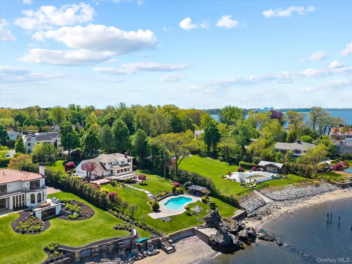 24 Cricket Lane, Great Neck, NY 11024 - #1