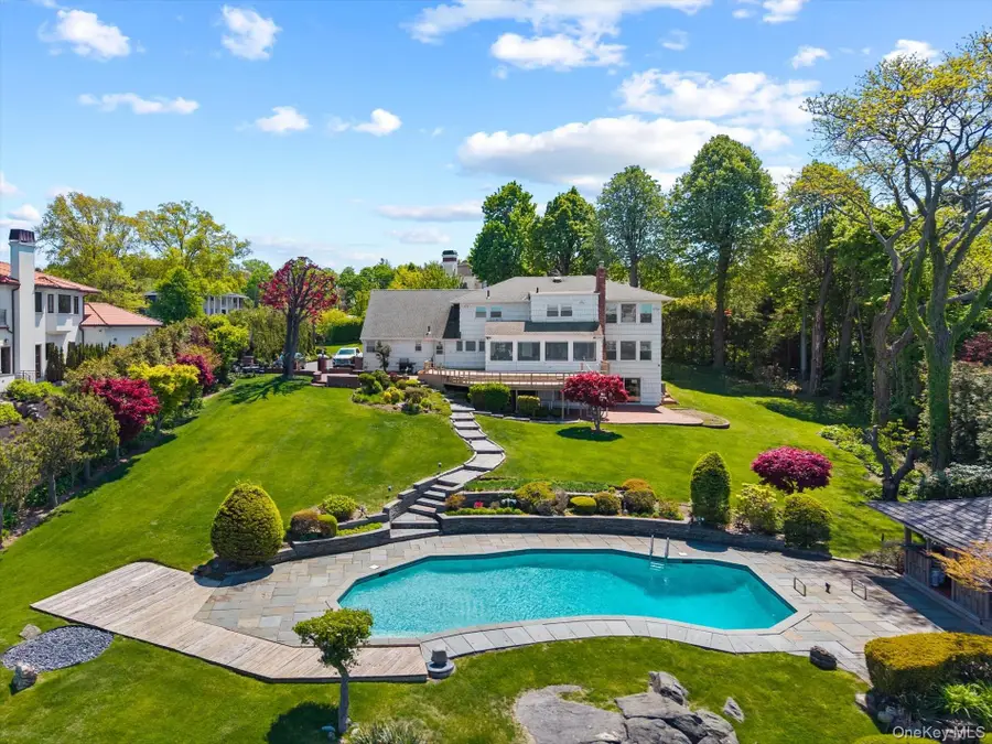 24 Cricket Lane, Great Neck, NY 11024 - #2