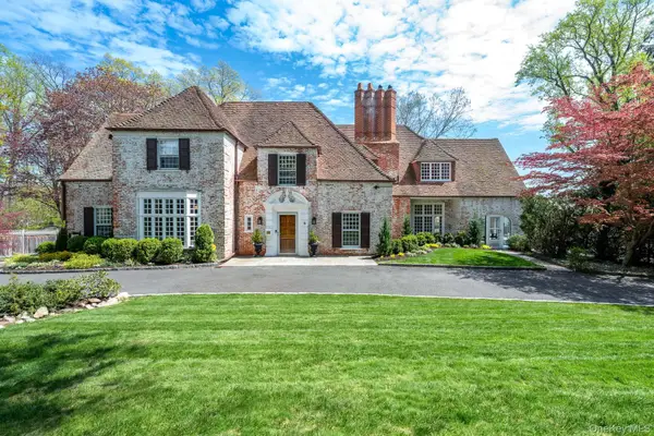 8 Rittenhouse Road, Bronxville, NY 10708