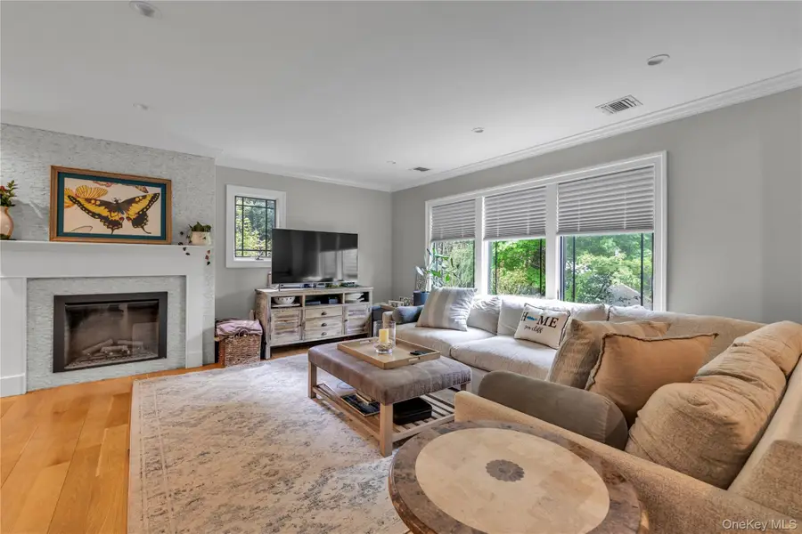 9 Winding Way, Sea Cliff, NY 11579 - #3