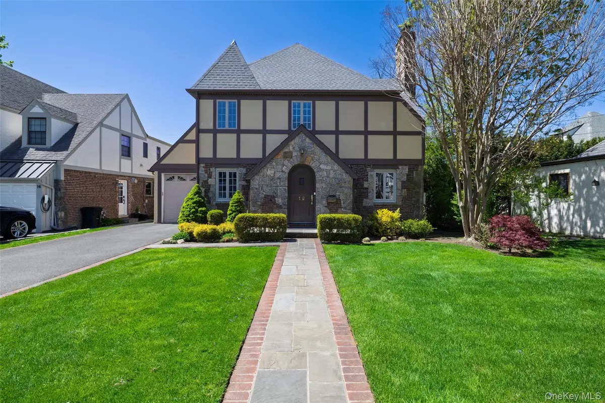 12 May Court, Rockville Centre, NY 11570 - #1