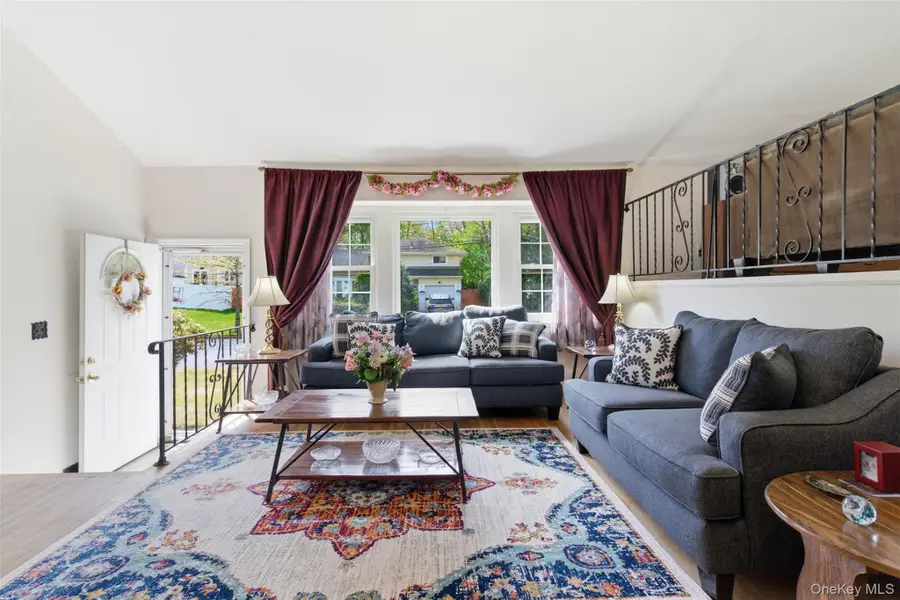 11 Roxanne Court, Huntington Station, NY 11746 - #3